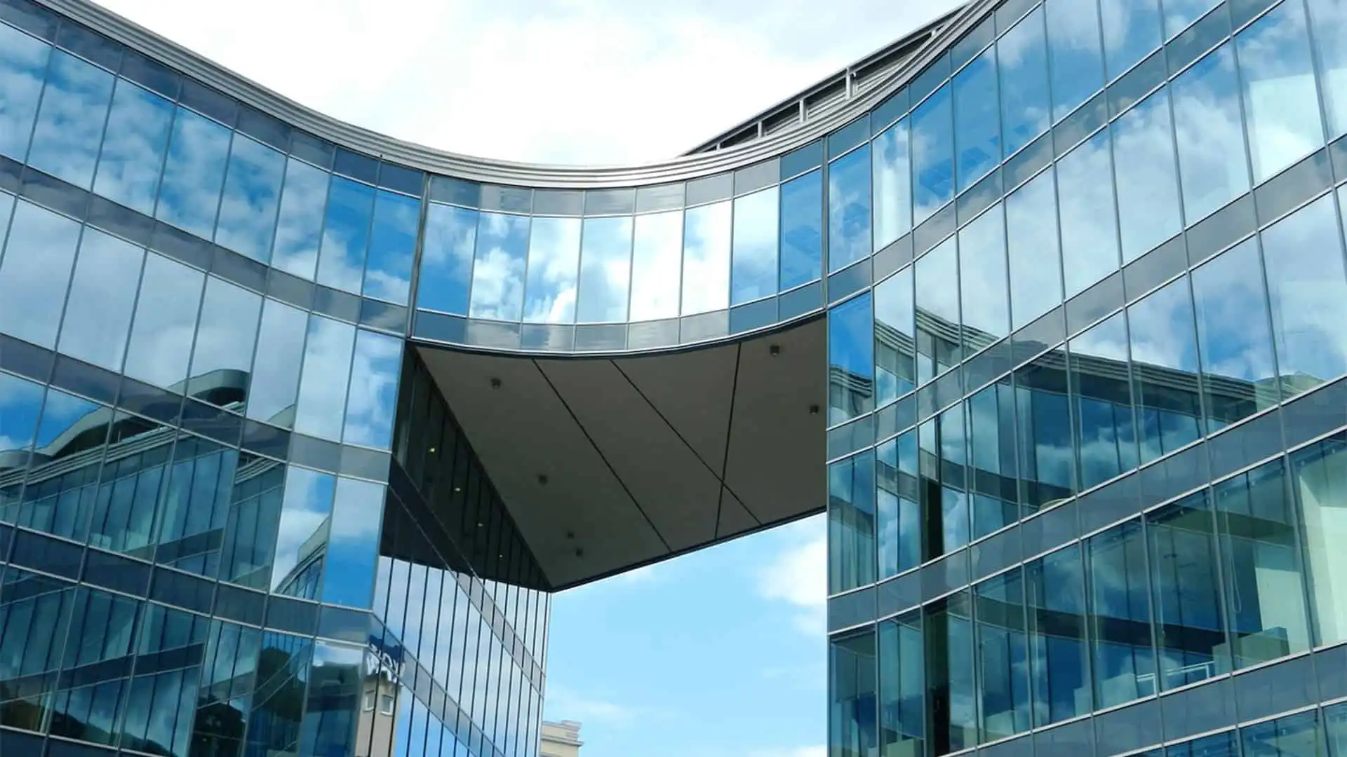 bâtiment en verre
